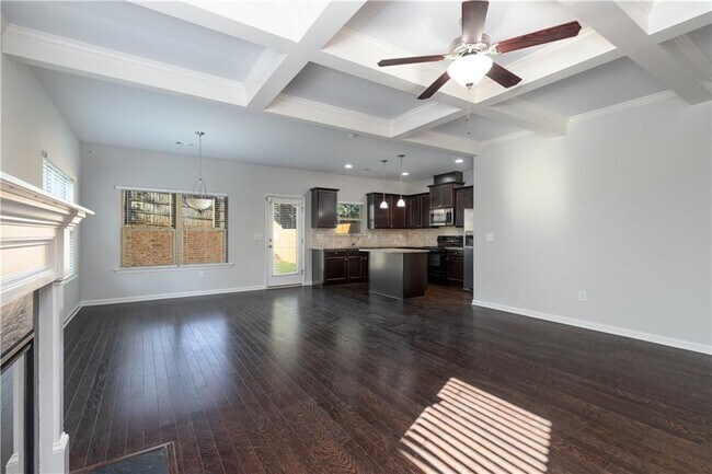 Building Photo - 4758 Highland Ave