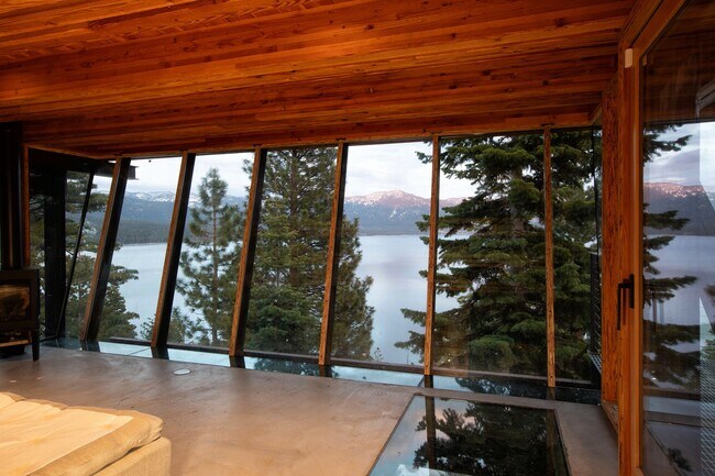 Building Photo - Architectural gem