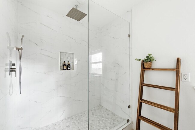 Building Photo - 4252 McComas Rd