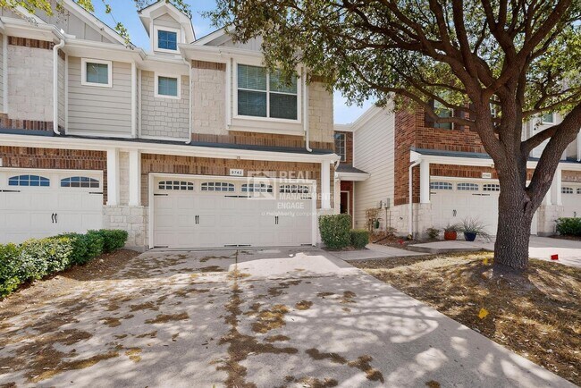 Building Photo - Modern Plano Townhome in Frisco ISD Available for Rent