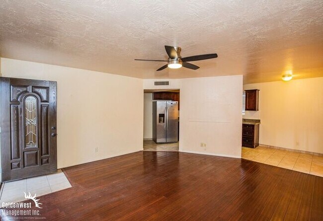 Building Photo - Comfortable 4Bdm 2Ba Home with Fenced Front Yard in Las Vegas!