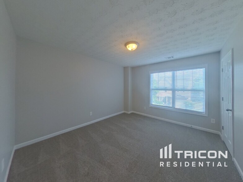 Building Photo - 750 Mountain Laurel Dr