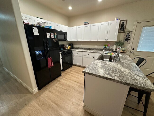 Building Photo - 896 S 110 W