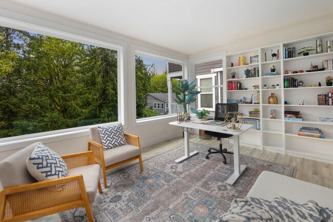 Building Photo - **North-Facing Luxury Home with Sunroom, A/C & Smart Home Features in Sammamish** Available NOW f...