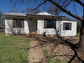 Building Photo - Mcgregor ISD 3 Bedroom