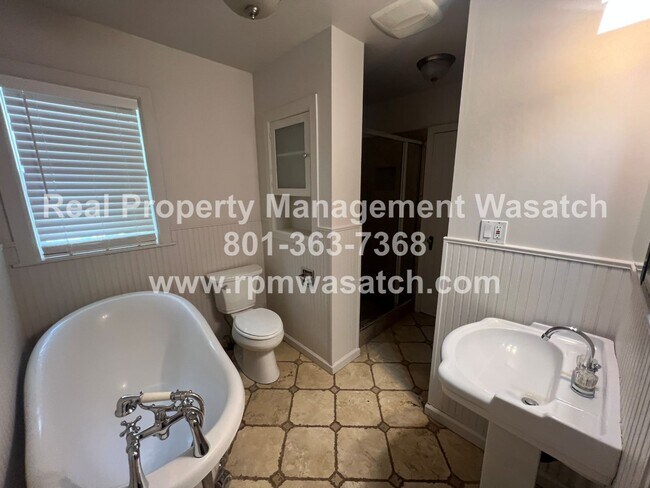 Building Photo - 1105 S 700 E