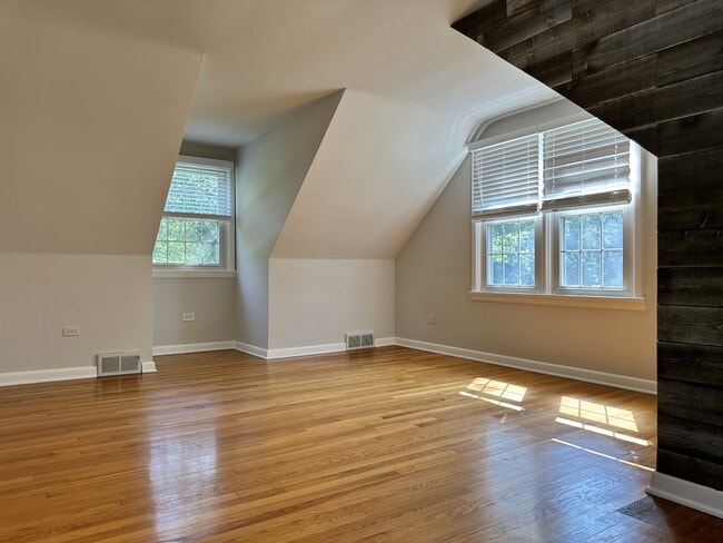 Building Photo - 3712 Pinecrest Rd
