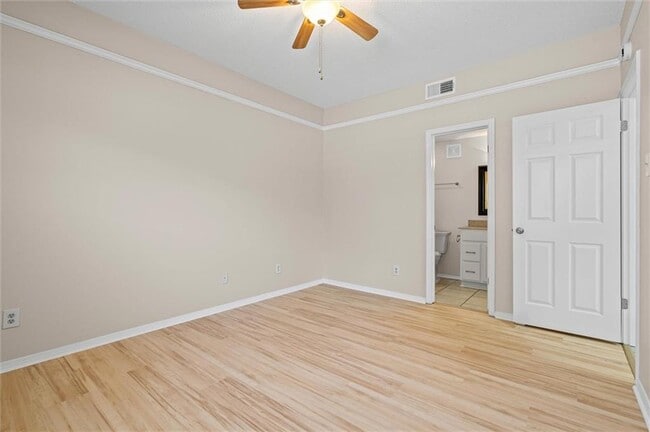 Building Photo - 1260 Sutton Ct