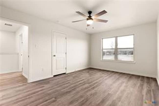 Building Photo - 1ST MONTH RENT FREE