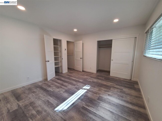 Building Photo - 749 Palomino Dr