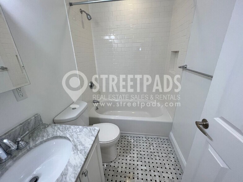 Building Photo - 1 Langdon Sq