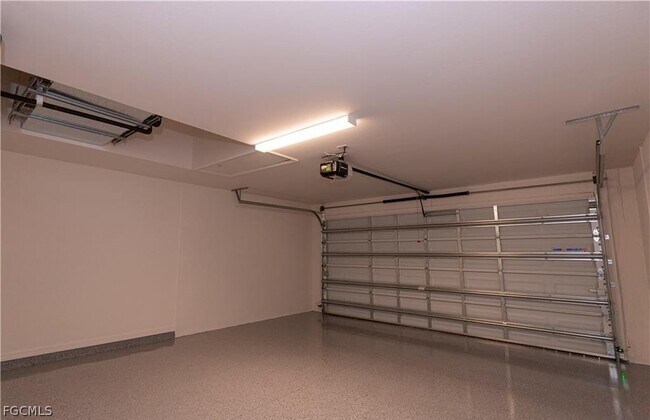 Building Photo - 1400 SW 1st Terrace