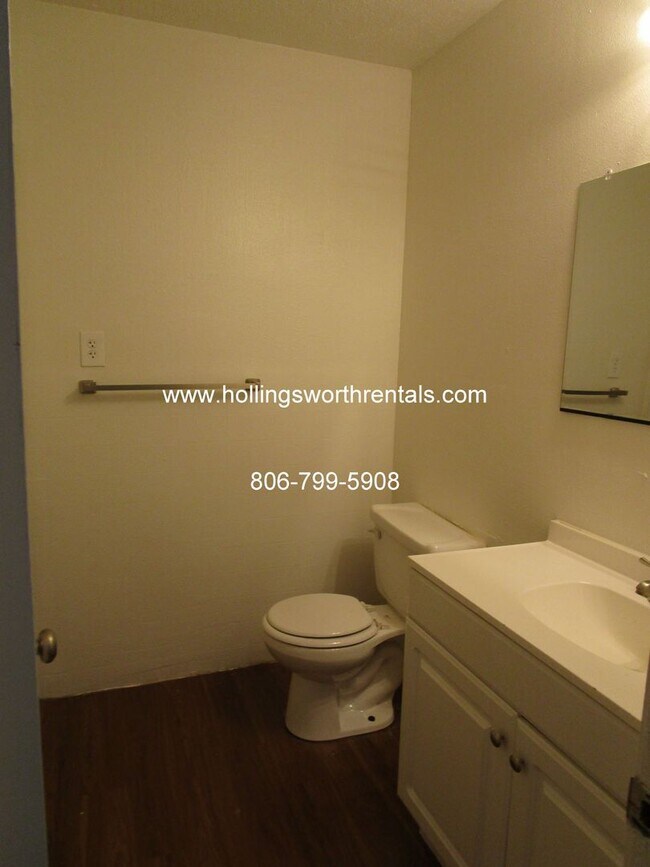 Building Photo - 3 Bedroom, 2 Baths, 2 living rooms with extra large Laundry Room House