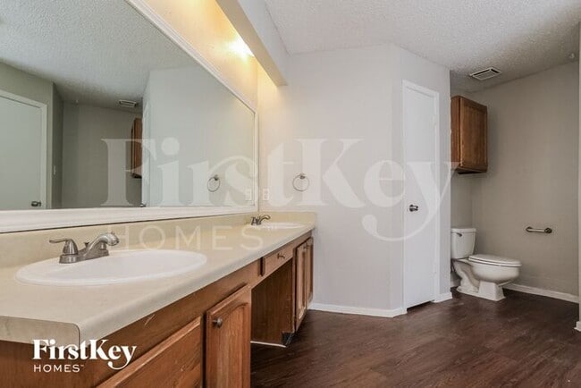 Building Photo - 2306 Peaceful Valley Dr