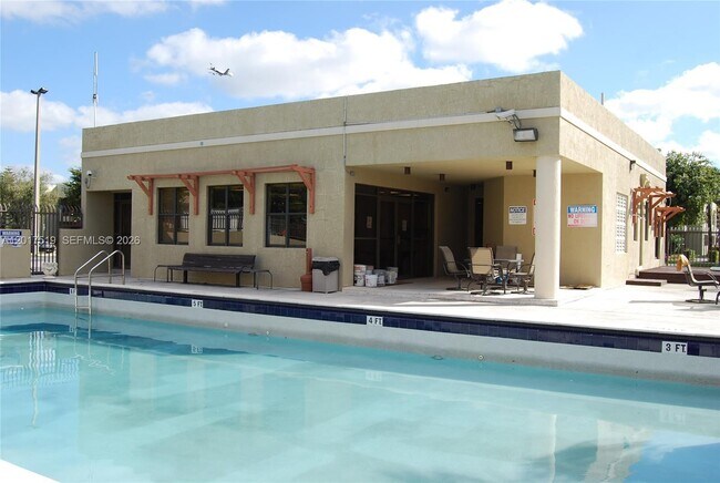 Building Photo - 680 NW 114th Ave