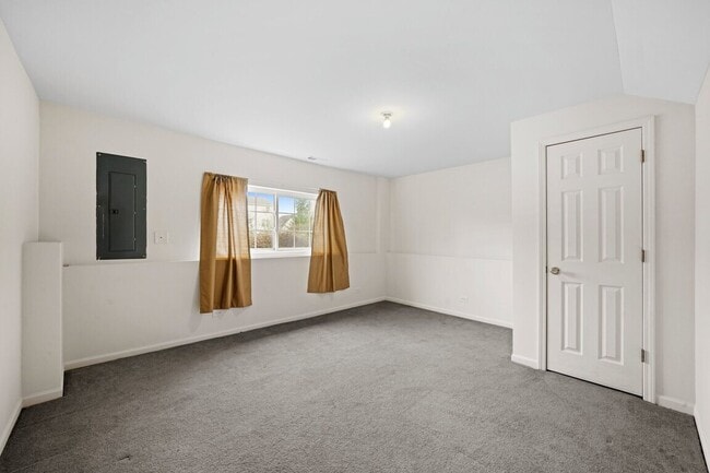 Building Photo - 760 Lambert Ln
