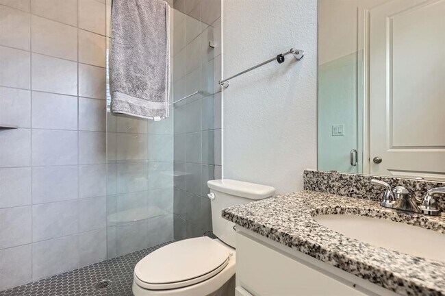 Building Photo - 542 Round Vly Trl