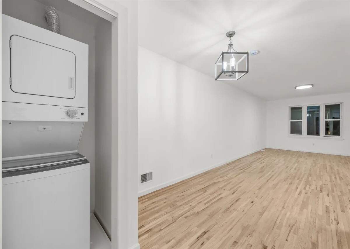 Building Photo - 71 Woodlawn Ave