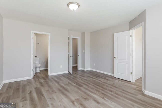 Building Photo - 701 Outlook Way