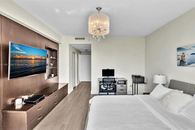 Building Photo - 848 Brickell Key Dr