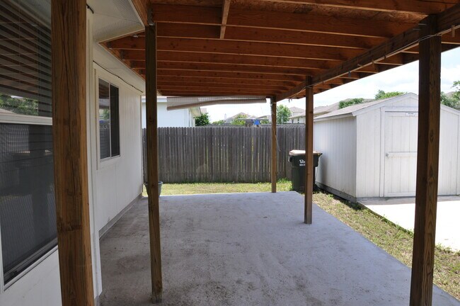 Building Photo - 3 Bedroom 2 Bath with Study in Kyle