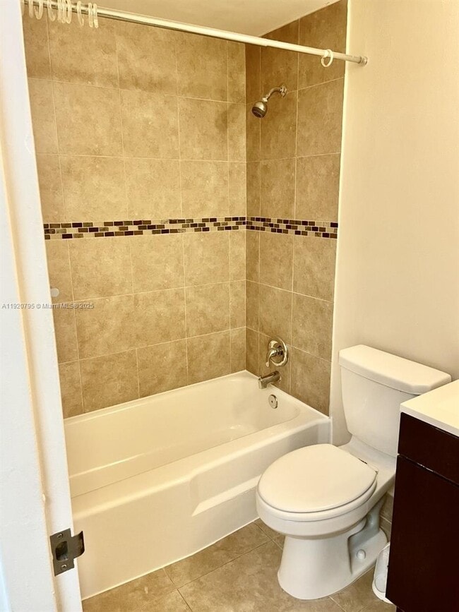 Building Photo - 999 Brickell Bay Dr