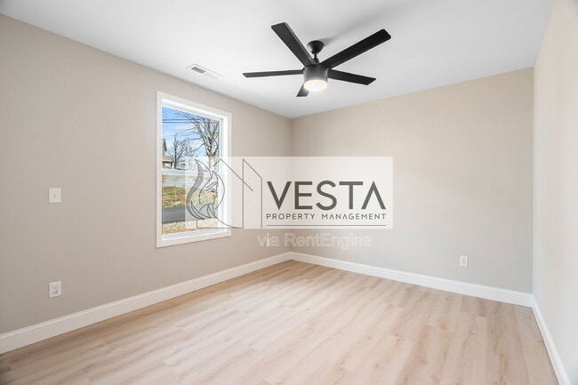 Building Photo - 110 Deaver Park Cir