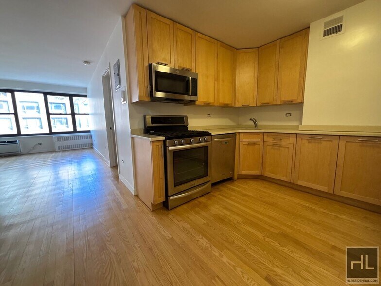 Building Photo - Fourth Avenue