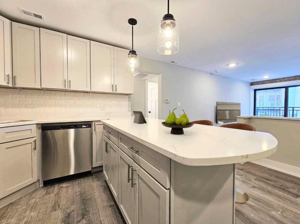 Building Photo - 1214 N La Salle Dr