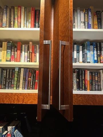 Building Photo - 2600 W 7th St