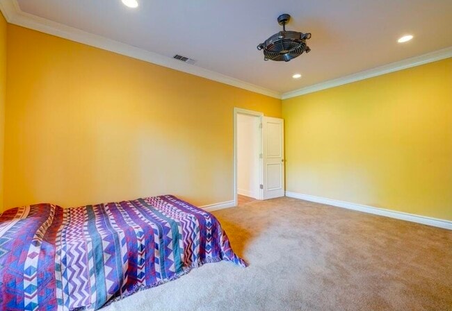 Building Photo - 1377 Knoll Rd