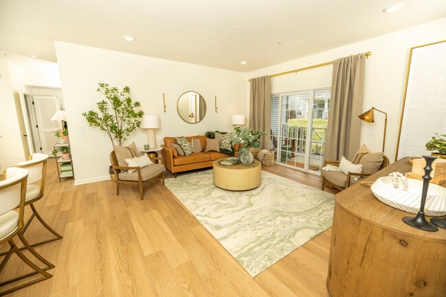 Building Photo - Beautiful 3 bed 3.5 bath Condo