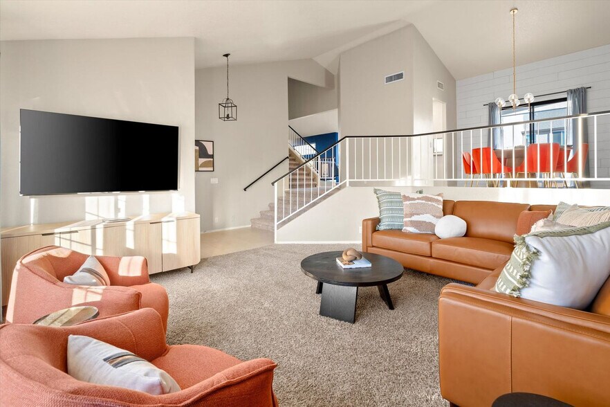 Building Photo - 6041 W Villa Maria Dr