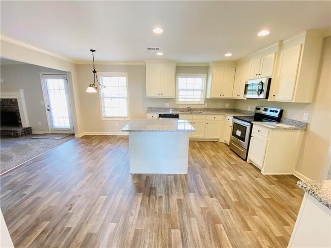 Building Photo - 1825 Miller Lake Dr