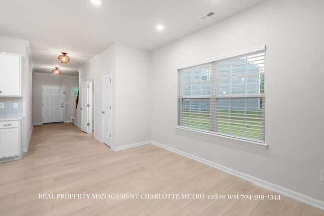 Building Photo - Stunning 4-BR Home on Wooded Cul-De-Sac Lot in Brightwater – Minutes from Rivergate!