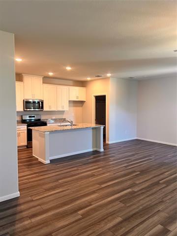 Building Photo - 900 Portina Dr