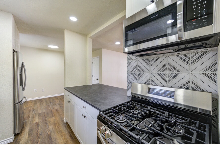 Building Photo - 1210 N Natchez Dr