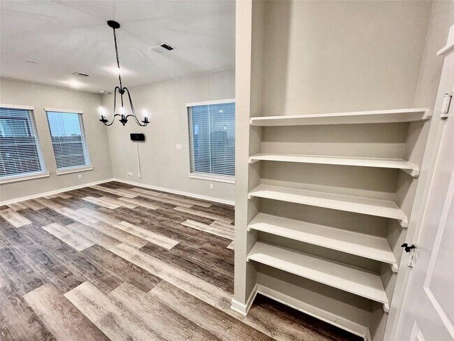 Building Photo - 6712 Parker Oaks Ln