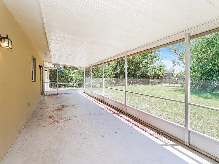 Building Photo - 989 E Normandy Blvd