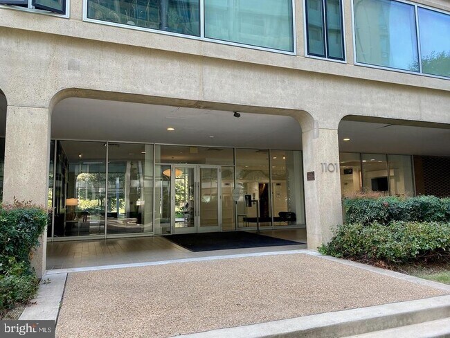 Building Photo - 1101 3rd St SW