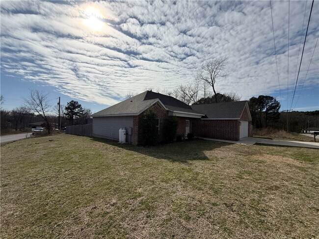 Building Photo - 28 Kincardine Dr