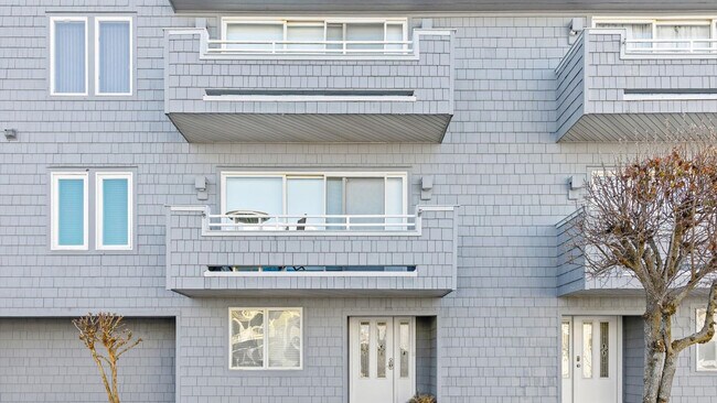 Building Photo - 224 Boardwalk-SI ID1309012P