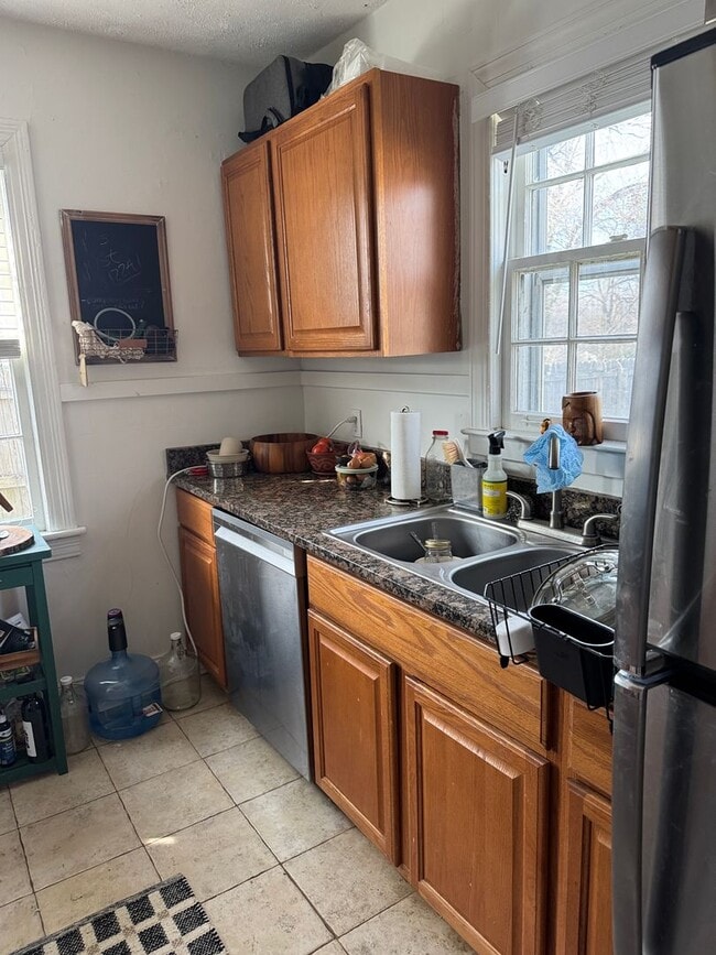 Building Photo - East Nashville cottage, 2BR 1 bath, fenced back, lawn care included, pet friendly