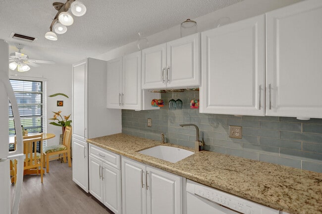 Building Photo - 2520 Pansy Ln