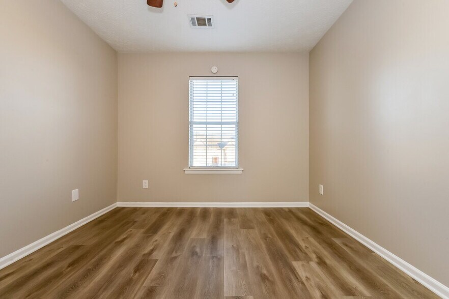 Building Photo - 1236 Jasmine Way