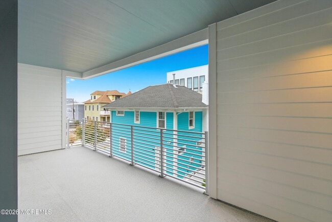 Building Photo - 215 2nd Ave