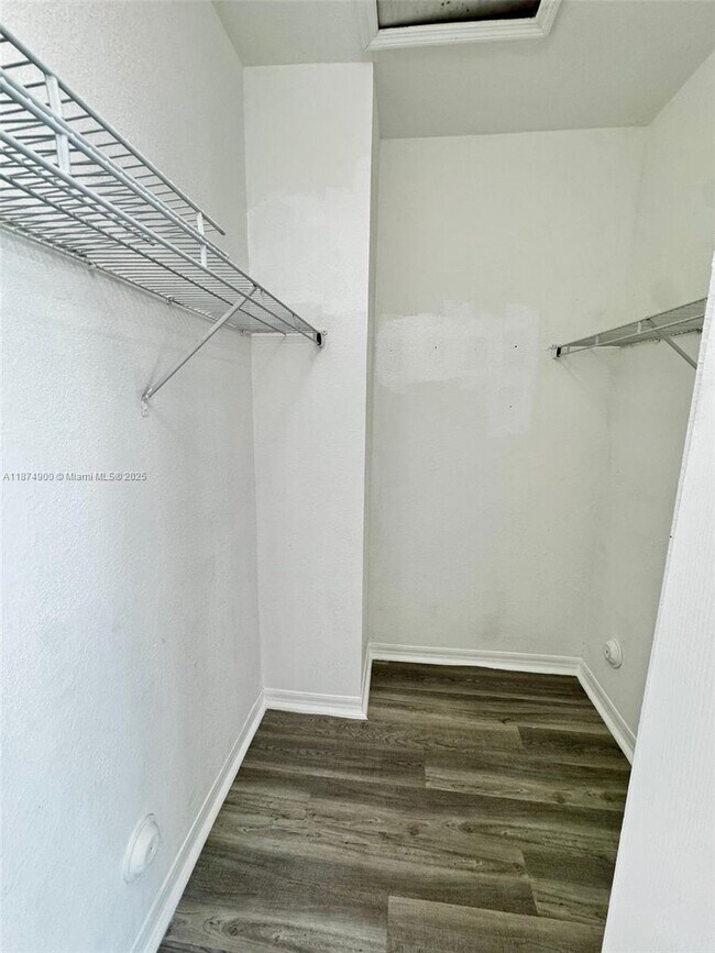 Building Photo - 10968 SW 182nd Ln