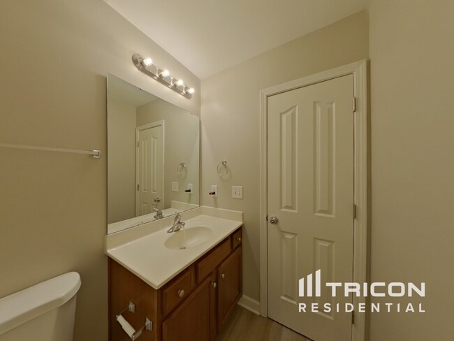 Building Photo - 2425 Reid Oaks Dr