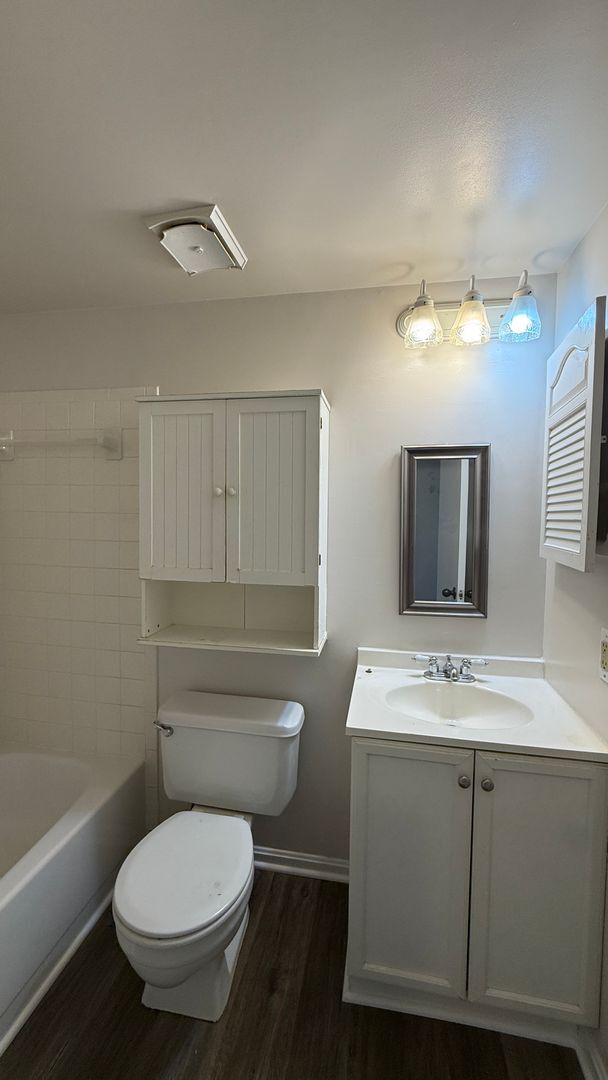 Building Photo - Lake Ridge Townhouse