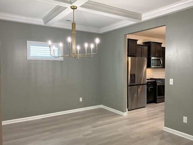 Building Photo - 502 Geranium St